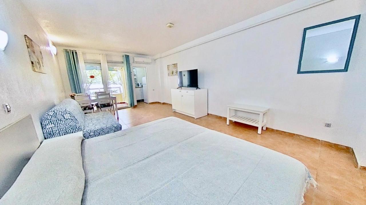 Appartament Alboran Apartment ซาลอว์ ภายนอก รูปภาพ